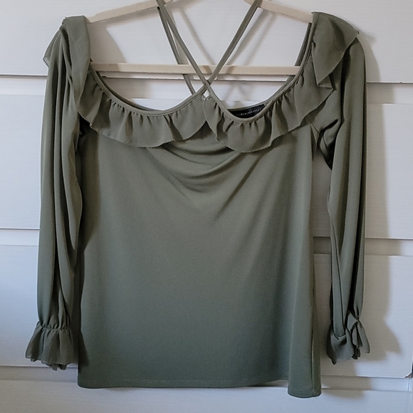 WHBM Ruffled Cold Shoulder Top - Picture 3 of 7